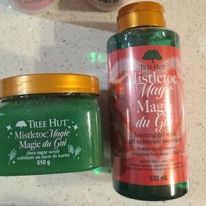 Tree Hut Limited Edition 'Mistletoe Magic' Body Scrub And Body Wash
